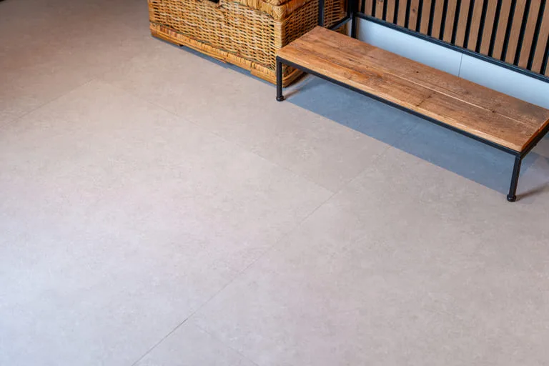 Betonlook PVC vloeren — zo ziet het eruit in een echte woning